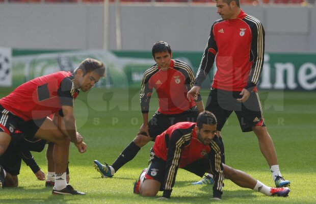 FOTO Benfica s-a antrenat pe terenul de coşmar de la România - Franţa. Rezistă!