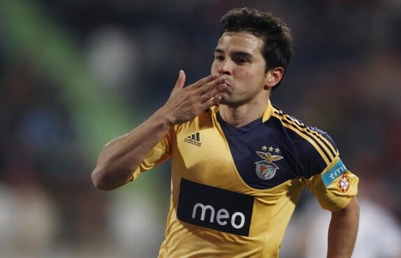 Va atinge Saviola cota 100 diseară? Argentinianul este certat cu antrenorul Jorge Jesus