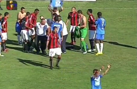 VIDEO Gest incredibil al jucătorilor lui Uniao după ce un adversar a rămas inconştient!