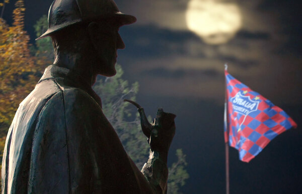 Becali apelează la detectivi ca să-şi ţină jucătorii sub control » Sherlock Holmes, managerul Stelei:)