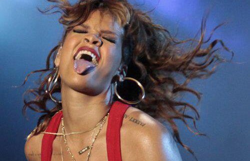 VIDEO! Adrian Copilul Minune a plagiat-o pe Rihanna! Vezi ce a iesit!