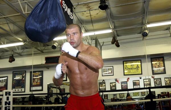 FOTO şi VIDEO/Bute, pregătit pentru Johnson » Mesajul românului pentru adversari: ”Sînt aici pentru toţi”