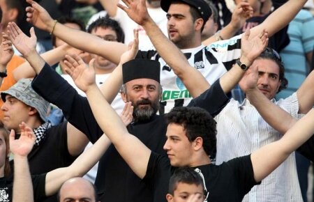 Topul celor mai neobişnuite fotografii cu suporteri!