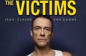 Posterul care a oripilat lumea: Jean-Claude Van Damme, cu un animal jupuit în braţe