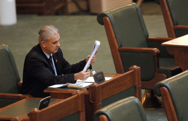 Pentru Iordănescu, în Parlament nu e la fel ca pe terenul de fotbal » Aproape 0 ca politician!