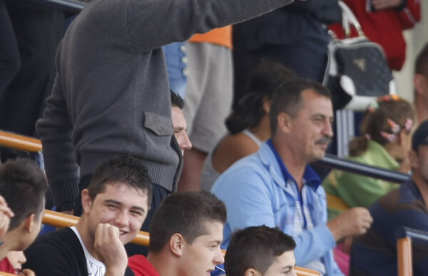 Gigi a furat meciul!:) » 500 de suporteri au uitat de amicalul Stelei la apariţia lui Becali