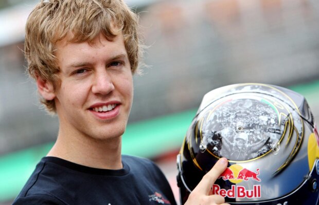 FOTO Ce pasiune ciudată are Vettel! Campionul F1 foloseşte cîte o cască diferită la fiecare cursă