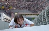 Spiderman va escalada hotelul Intercontinental, fără echipament de protectie