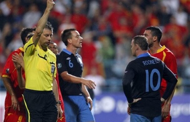 VIDEO » Sancţiune drastică pentru Rooney! Nu joacă în grupele Euro 2012!