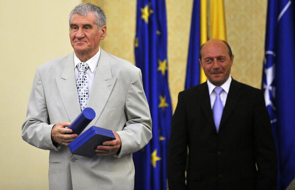 Amintiri cu nea Vlase » Foştii elevi îl vor conduce azi pe ultimul drum pe cel mai valoros antrenor de handbal din România