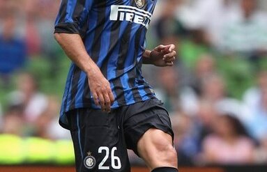Chivu şi Inter sînt liderii grupei B după victoria de la Lille