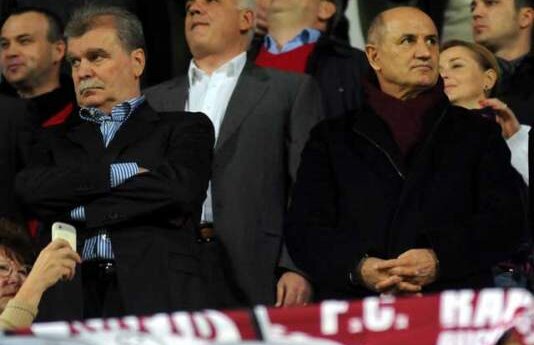 S-a rupt căruţa » La cuţite cu Copos, Dinu "Vamă" şi-a strîns lucrurile şi a părăsit Rapidul