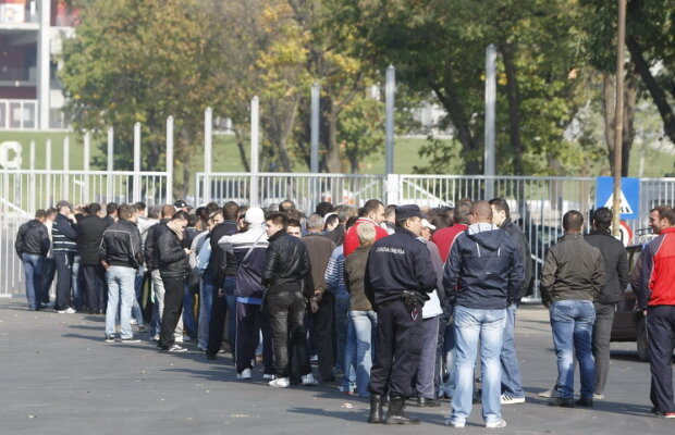 FOTO Foame de derby » Suporterii au făcut coadă la casele de bilete pentru Steaua - Rapid