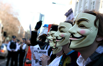 Hackerii "Anonimous" au început războiul împotriva site-urilor de pornografie infantilă