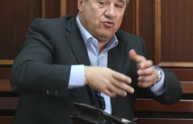 Victor Becali la Radio GSP: "Mititelu e un turnător, trebuie mîncat cu muştar ca să scăpăm de el!" :D