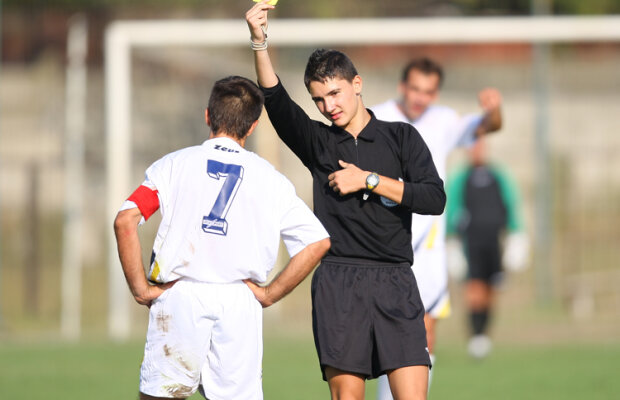 NIMENI nu mai vrea să se facă arbitru! De 16 ori mai puţini înscrişi la şcoală ca acum 30 de ani