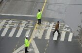 Un poliţist a lovit cu maşina o femeie pe trecerea de pietoni, apoi a fugit de la locul accidentului