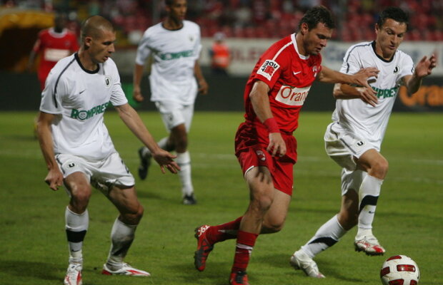 Va învinge Dinamo trupa de foşti "cîini" a Universităţii? Ardelenii şi-au luat cele mai urîte bătăi chiar de la alb-roşii