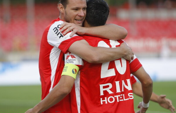 Clau-gol a "muşcat" doar pe teren propriu » Apărarea lui Badea tremură: Niculae şi Dănciulescu au făcut show "afară"