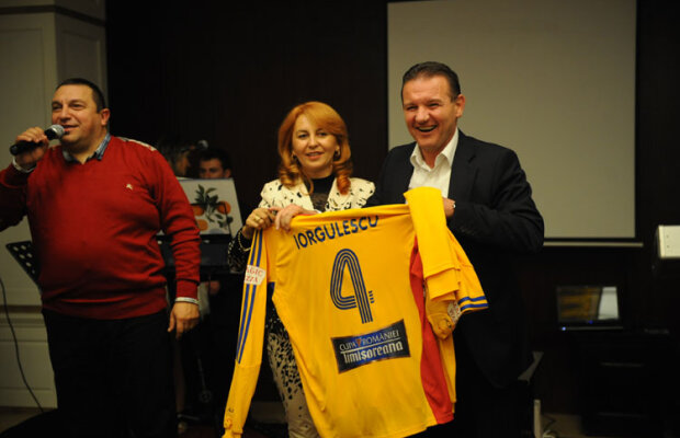 Zotta a cumpărat la licitaţie tricoul lui Iorgulescu, omul care l-a alergat pe teren, în '99, să-l bată :)