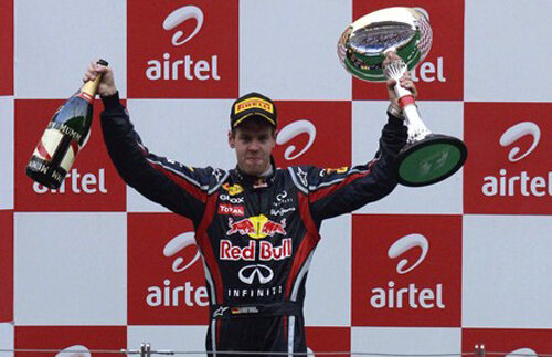 Victorie dedicată lui Simoncelli şi Wheldon! Vettel: "Primul meu gînd este pentru ei"