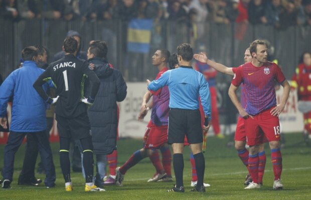Jandarmii l-au identificat şi pe cel de-al doilea fan care a încercat să intre pe teren la Petrolul - Steaua