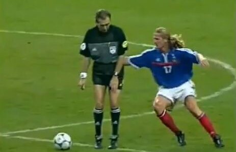 VIDEO » Noul hit în Liga 1: "Imnul arbitrilor corupţi" :D