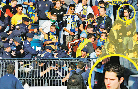 Enache apare în galeria Petrolului evacuată de jandarmi la un meci cu Dinamo din 2005