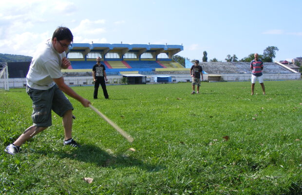 Românii joacă ŢURCĂ şi la propriu! "Galacticii" au cîştigat un turneu dedicat acestui sport :D