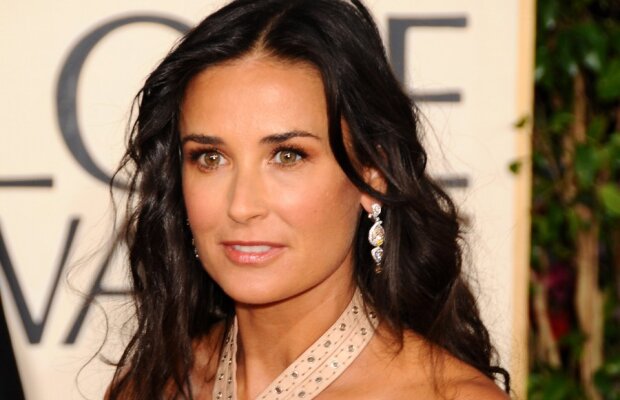 FOTO! Demi Moore, sex nebun in masina cu prietenul lui Ashton Kutcher!