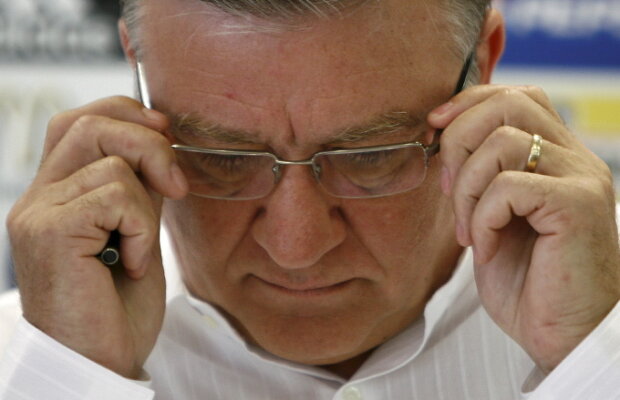 Sandu ceartă UEFA şi FIFA: "Sînt căcăcioase, d`aia nu intervin în ancheta DNA!"