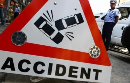 Carambol pe DN7: Un TIR a intrat în trei autoturisme, două persoane sunt rănite