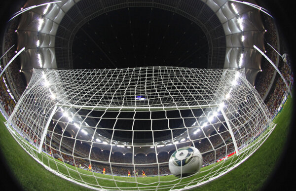 "Cîinii" vor ca Derby de România să se dispute în condiţii ireproşabile » Zăpada îi împinge pe Naţional Arena