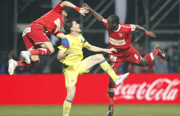 De ce vor dinamoviştii să joace Derby de România în Ştefan cel Mare: "Sîntem tehnici, vrem gazon bun!"