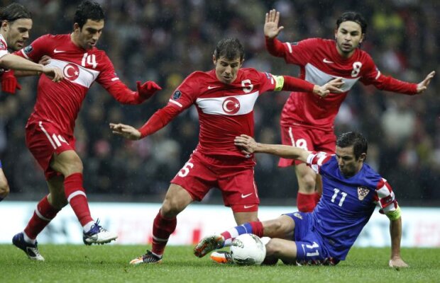 Turcii nu se pot descotorosi de Hiddink aşa uşor » Clauză de 25 de milioane