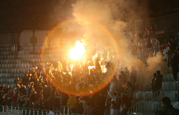 GALERIE FOTO » 200 de fani au venit la antrenamentul lui U să-i încurajeze pe jucătorii lui Badea înainte de "Derby de Cluj"