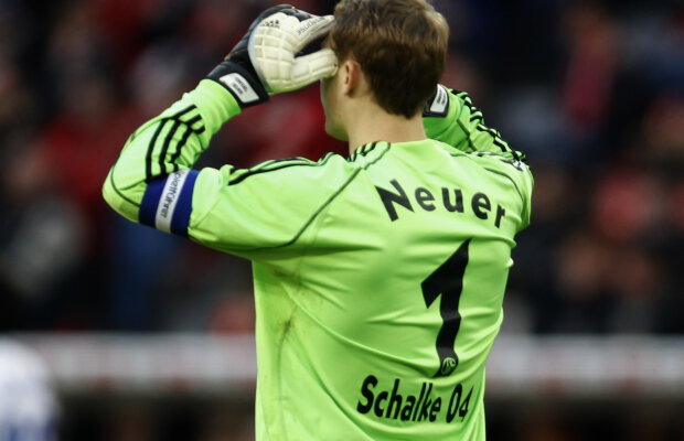 Unii fotbalişti chiar au cap » Smart Neuer