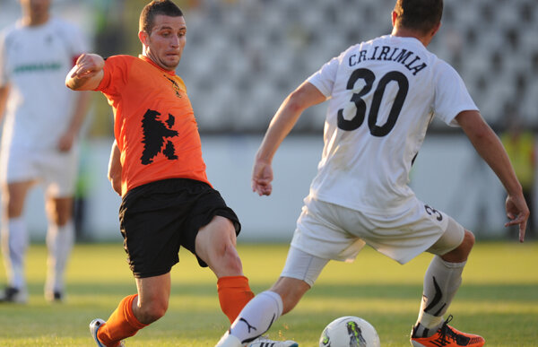 Stana, dublă lovitură » A învins rivala ”cîinilor” şi a trezit interesul "roş-albilor"