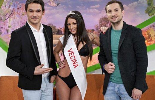 VIDEO! Roxanei Vancea i-au iesit sanii din maieu