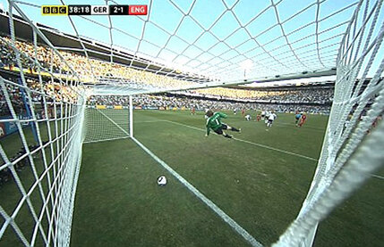 Anglia vrea să introducă tehnologia video în arbitraj din sezonul următor!