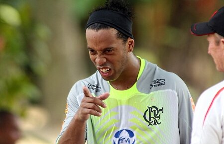 VIDEO Marca dezvăluie marele secret al lui Ronaldinho: ce au în comun "Dinţosul", Goian şi Mache ;)