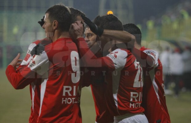 FOTO CS Mioveni - Dinamo 0-1  » "Cîinii" s-au distanţat la 4 puncte de locul doi