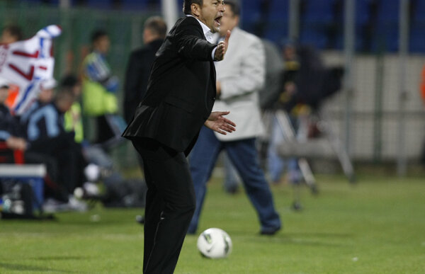 Pe Stan l-au lăsat nervii de tot şi crede că alţii îi vînează postul » Ilie l-a înjurat pe Grig!