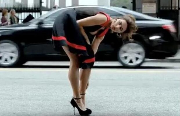 VIDEO Catrinel Menghia a făcut furori pe internet într-o reclamă la Fiat 500 Abarth