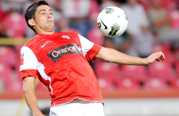 Latovlevici: "Dă-te din faţa mea, că vine trenul!"/ Luchin: ”Trenule, vezi că intri-n zid!” :)