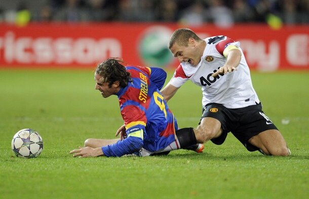 FOTO An încheiat pentru Vidici! Accidentare horror pentru fundaşul lui United la Basel