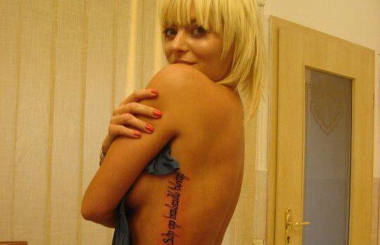 FOTO! Delia Matache, topless pentru cel mai nou tatuaj
