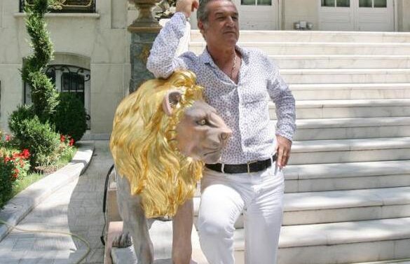 VIDEO Nici o diferenţă: În 2003 îl făcea "tîlhar, hoţ şi vagabond", iar acum "un nenorocit, un ipocrit, o jigodie"