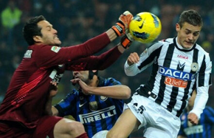 VIDEO Torje, din nou rezervă. Udinese cîştiga cu Chievo şi urcă pe primul loc în Seria A