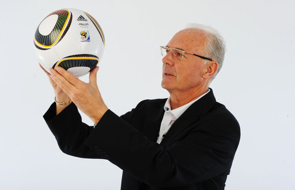 Beckenbauer vrea cinci arbitri » NU asistenţei video pe linia porţii